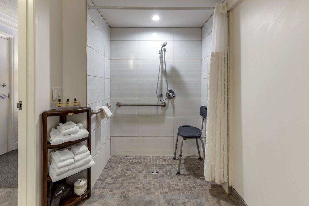 Standard Room, 1 Queen Bed, Accessible, Non Smoking