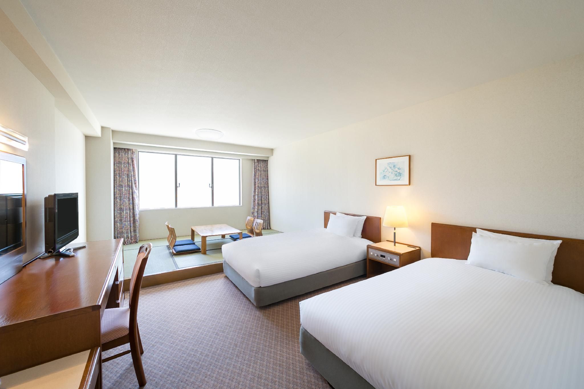 Classic Room, Japanese-Western style, 2 single beds and 2 futon beds, Mountain view