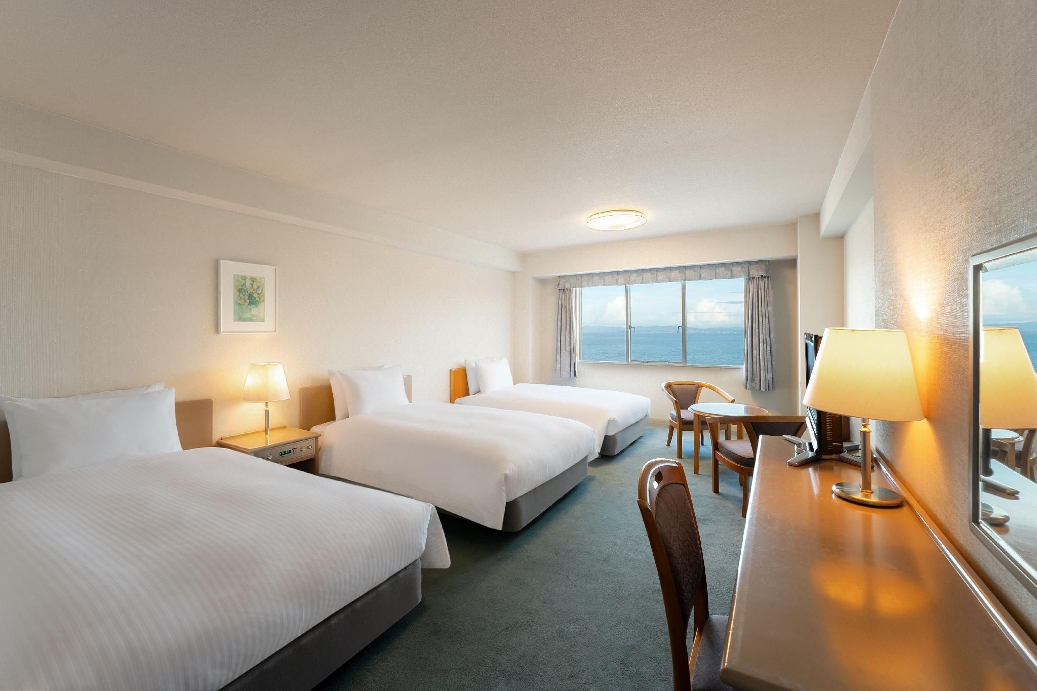 Classic Room with 2 single beds and 1 extra bed, Ocean view