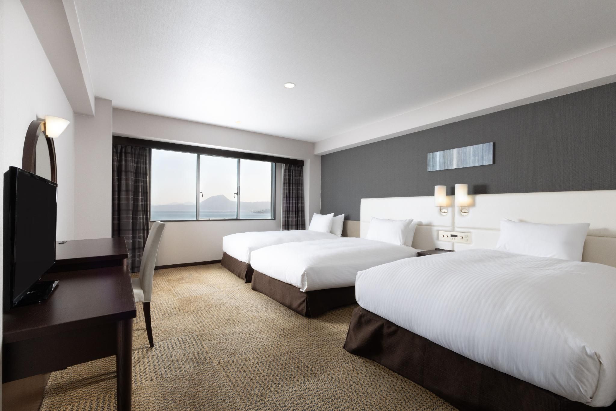 Standard Room With 3 Single Beds, Ocean View