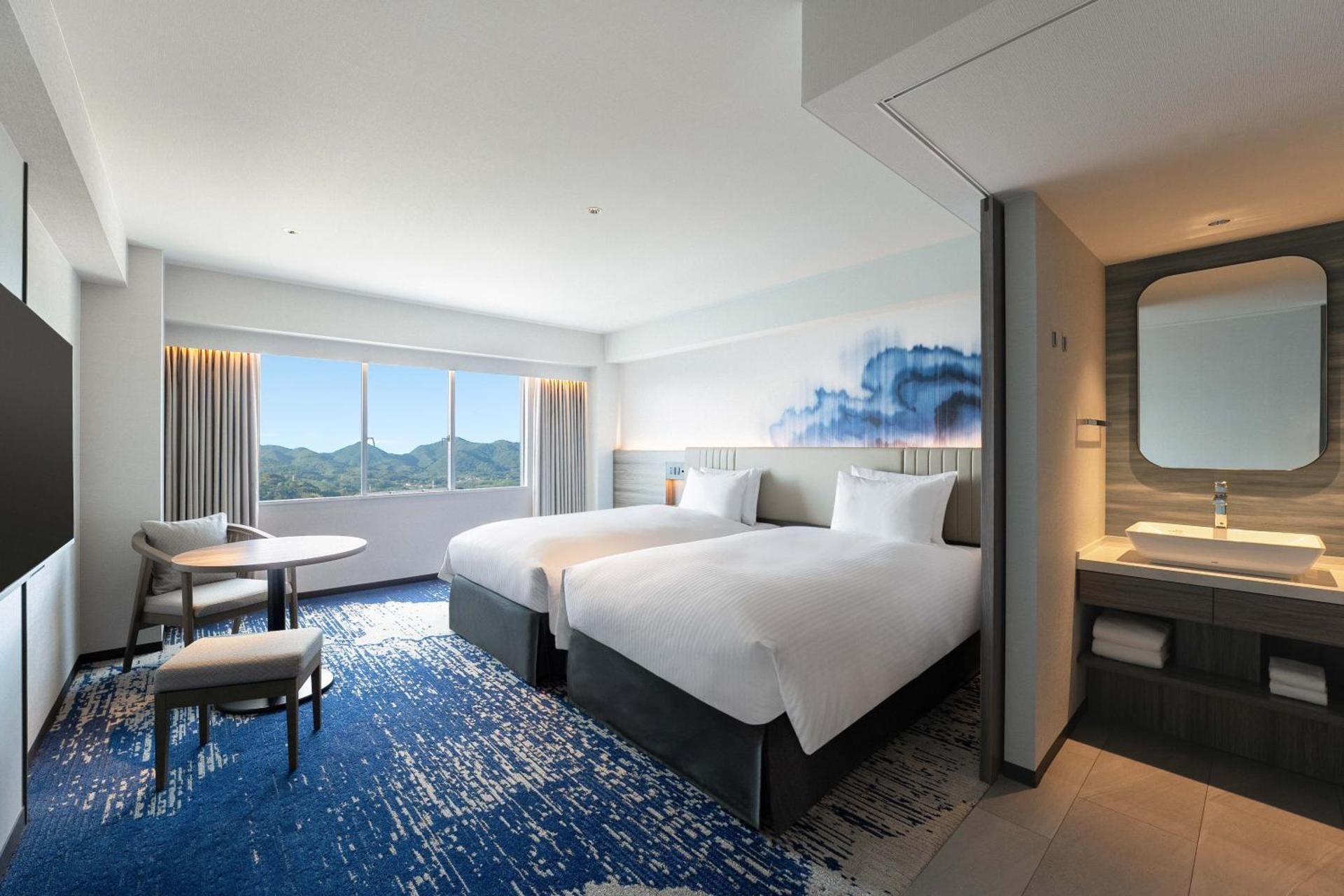 Superior Room with 2 single beds and 2 extra beds, Mountain view
