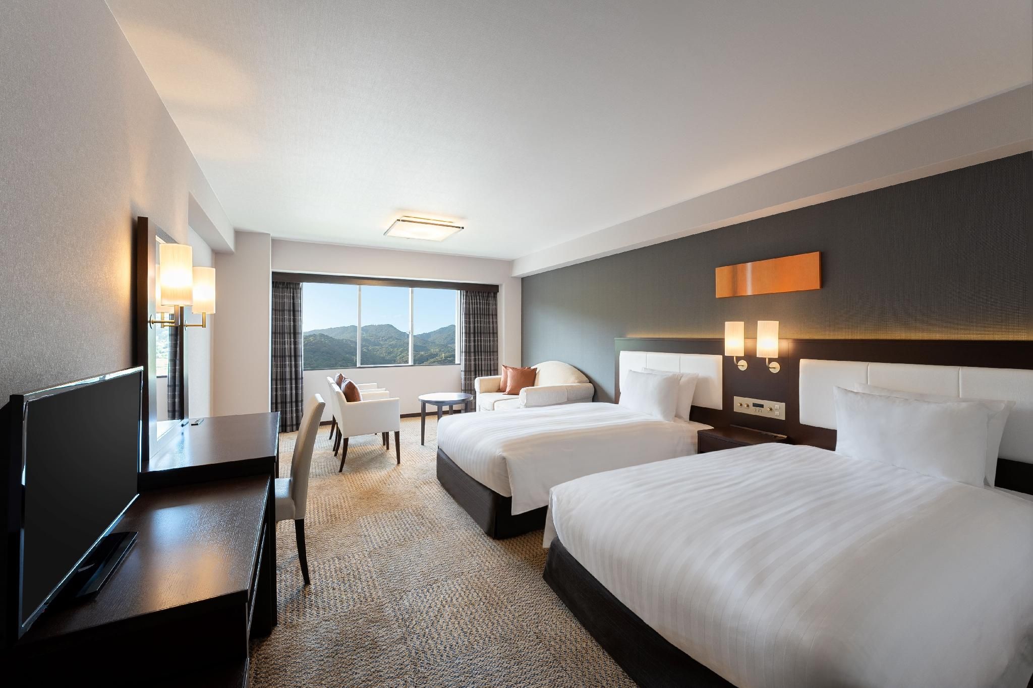 Standard Twin Room with Extra Bed and Mountain View