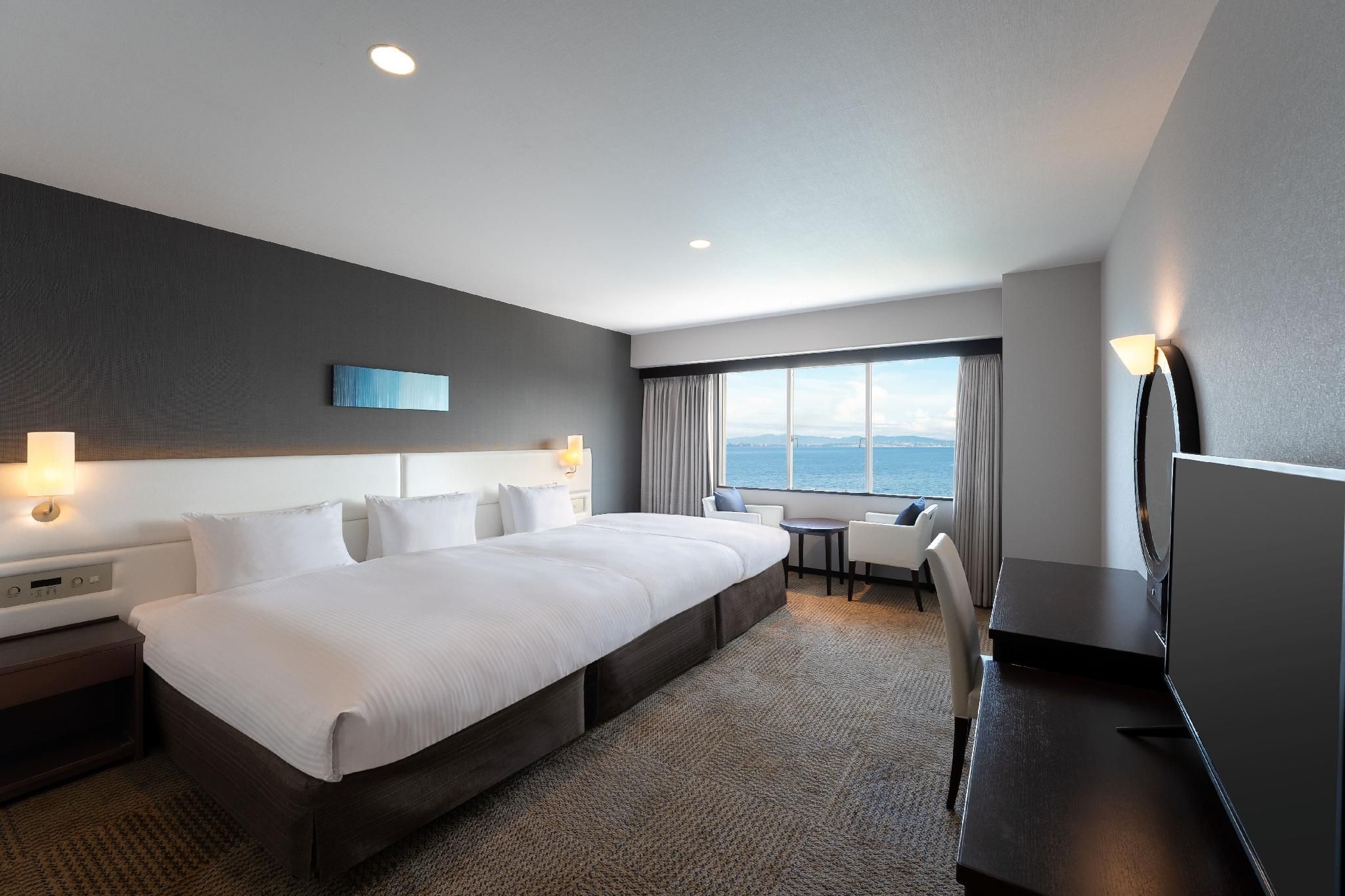 Standard Room With 3 Single Beds, Ocean View