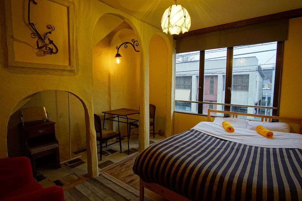 Basic Double Room, 1 Large Twin Bed