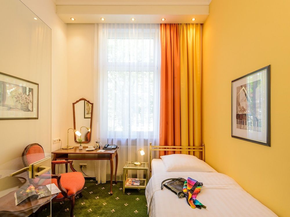 undefined Hotel Palmenhof 5