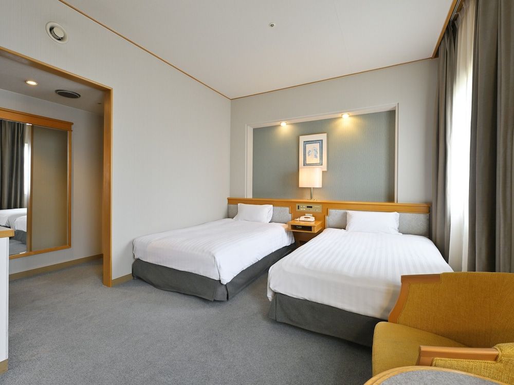 Wide Twin Room, Smoking