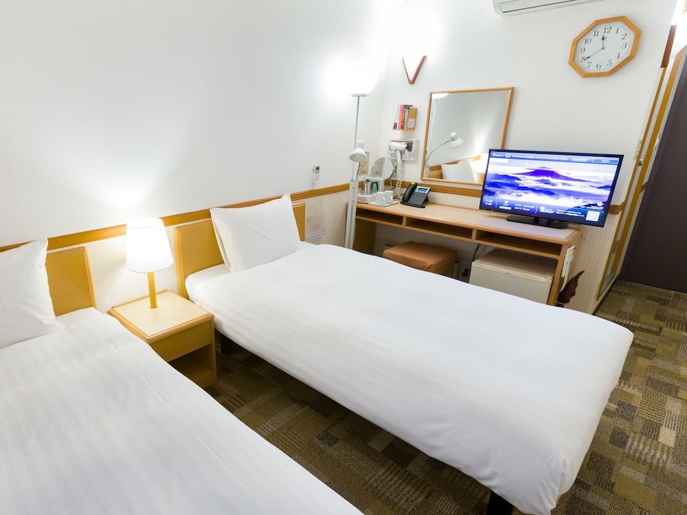 Toyoko Inn Tsushima Izuhara Standard Twin Room, Non Smoking 2