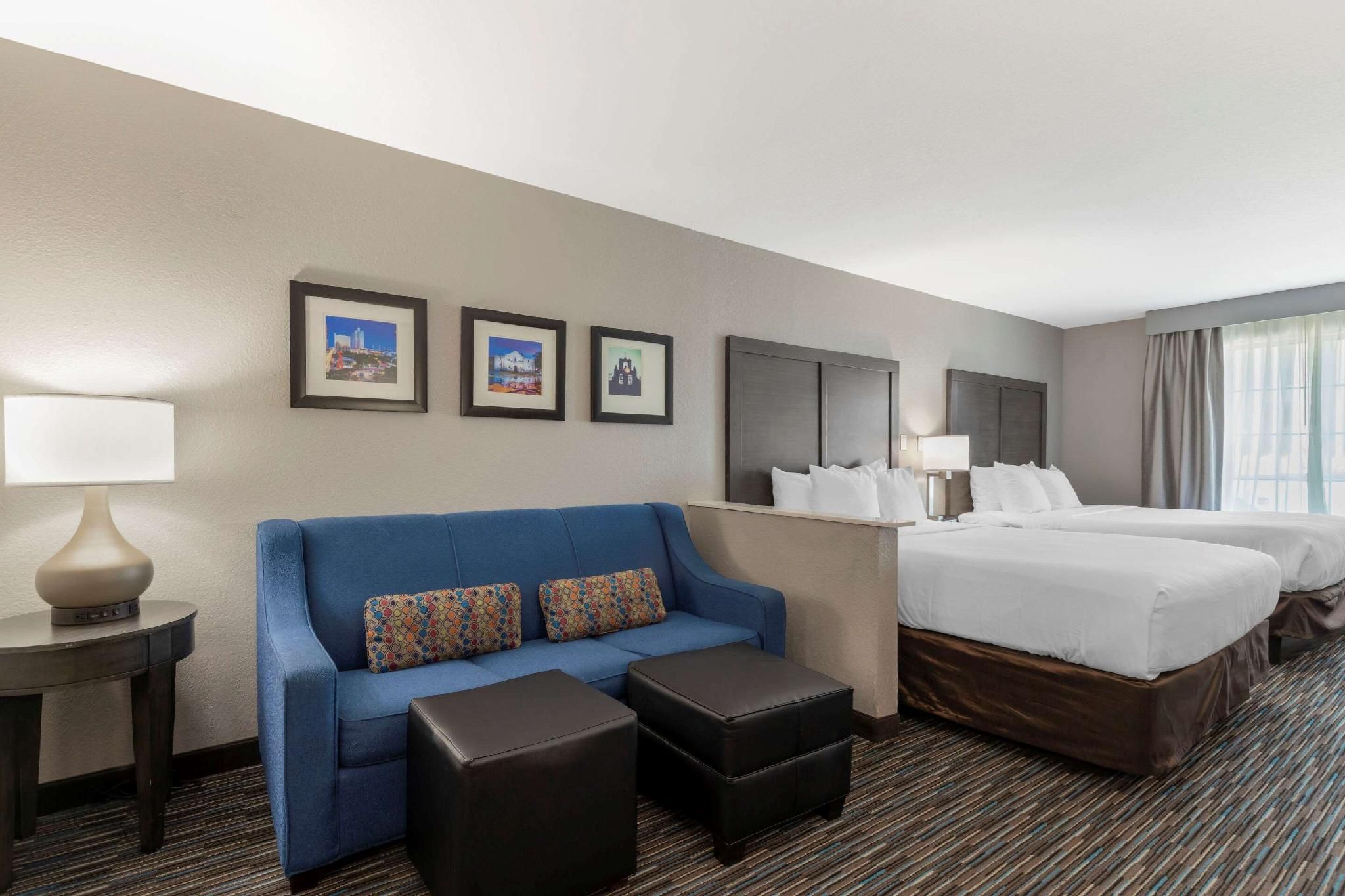2 Queen Beds, Suite, Nonsmoking