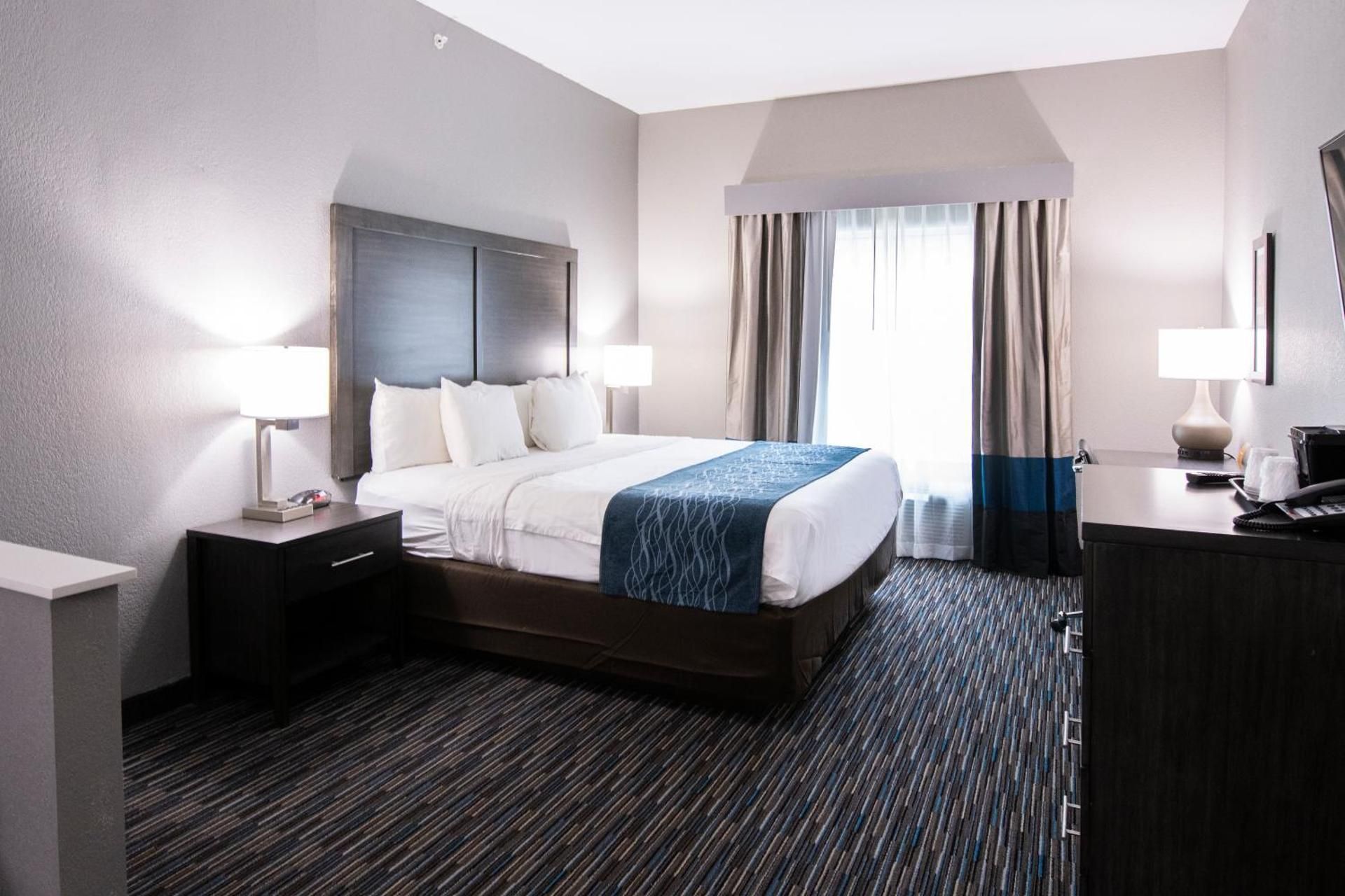 1 King Bed, Nonsmoking