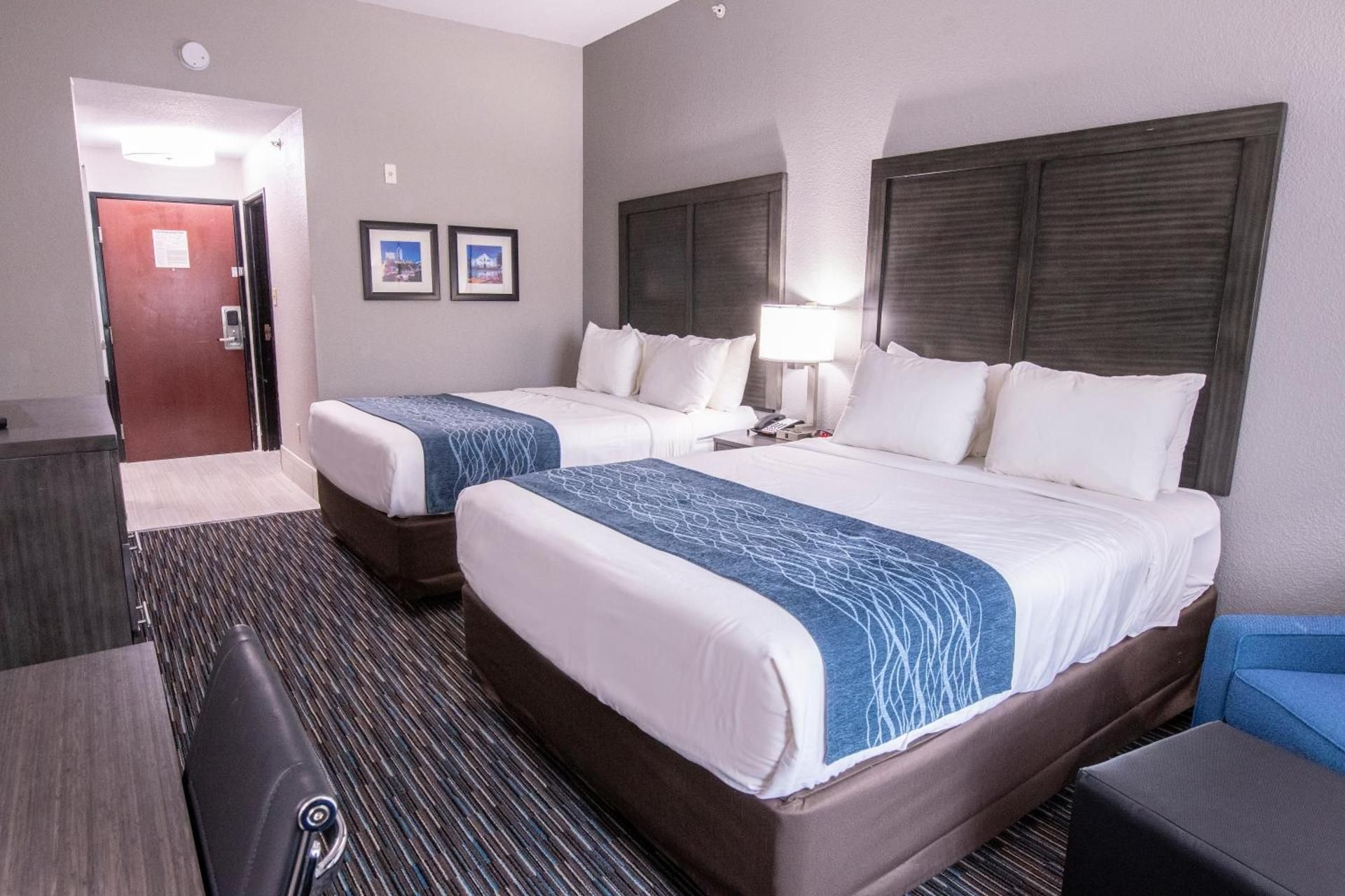 2 Queen Beds, Suite, Nonsmoking