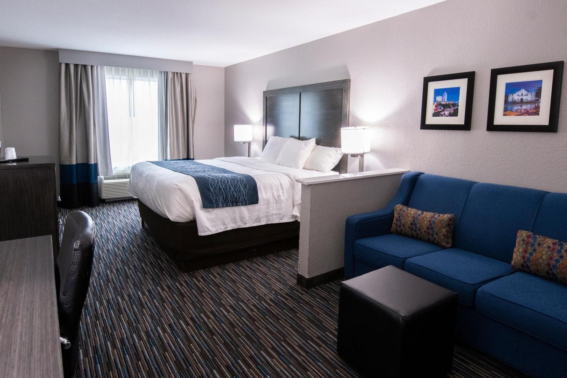 1 King Bed, Suite, Nonsmoking