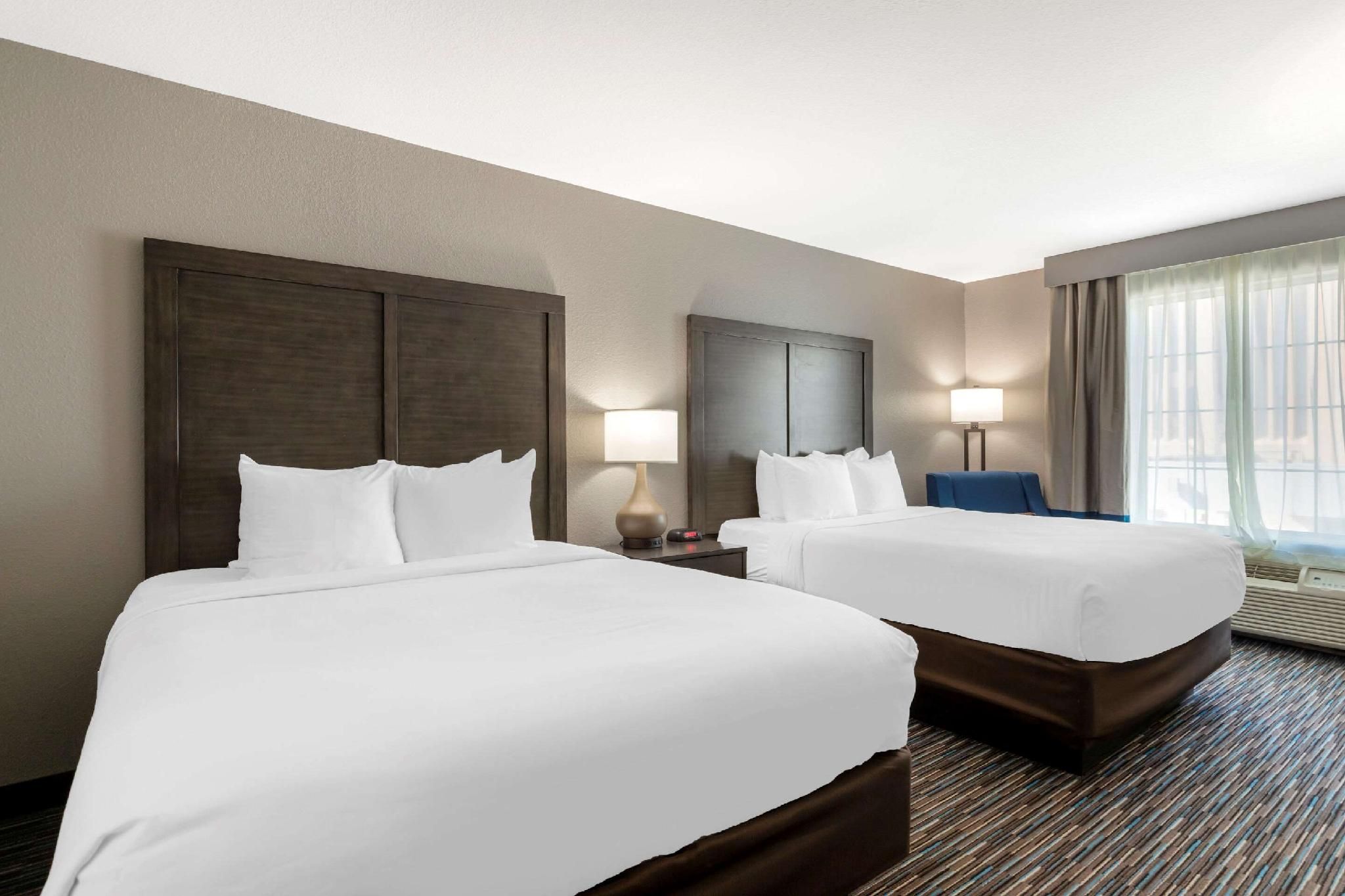 2 Queen Beds, Nonsmoking, Accessible