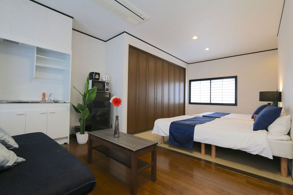 Traditional Studio Suite (Liz4)
