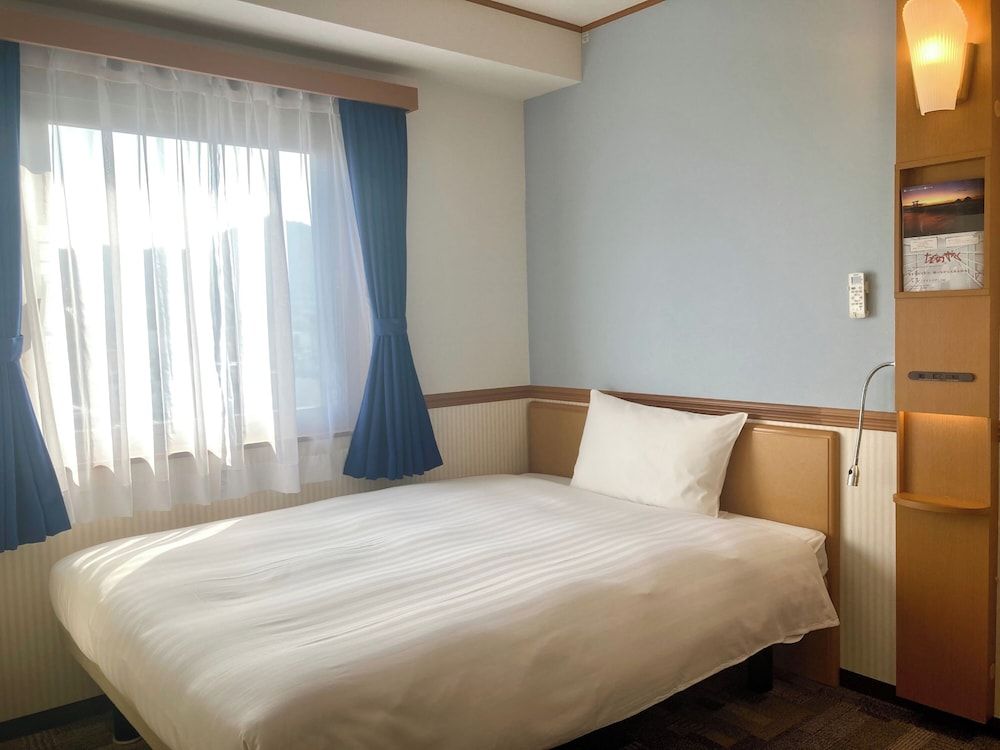 Basic Single Room, Smoking