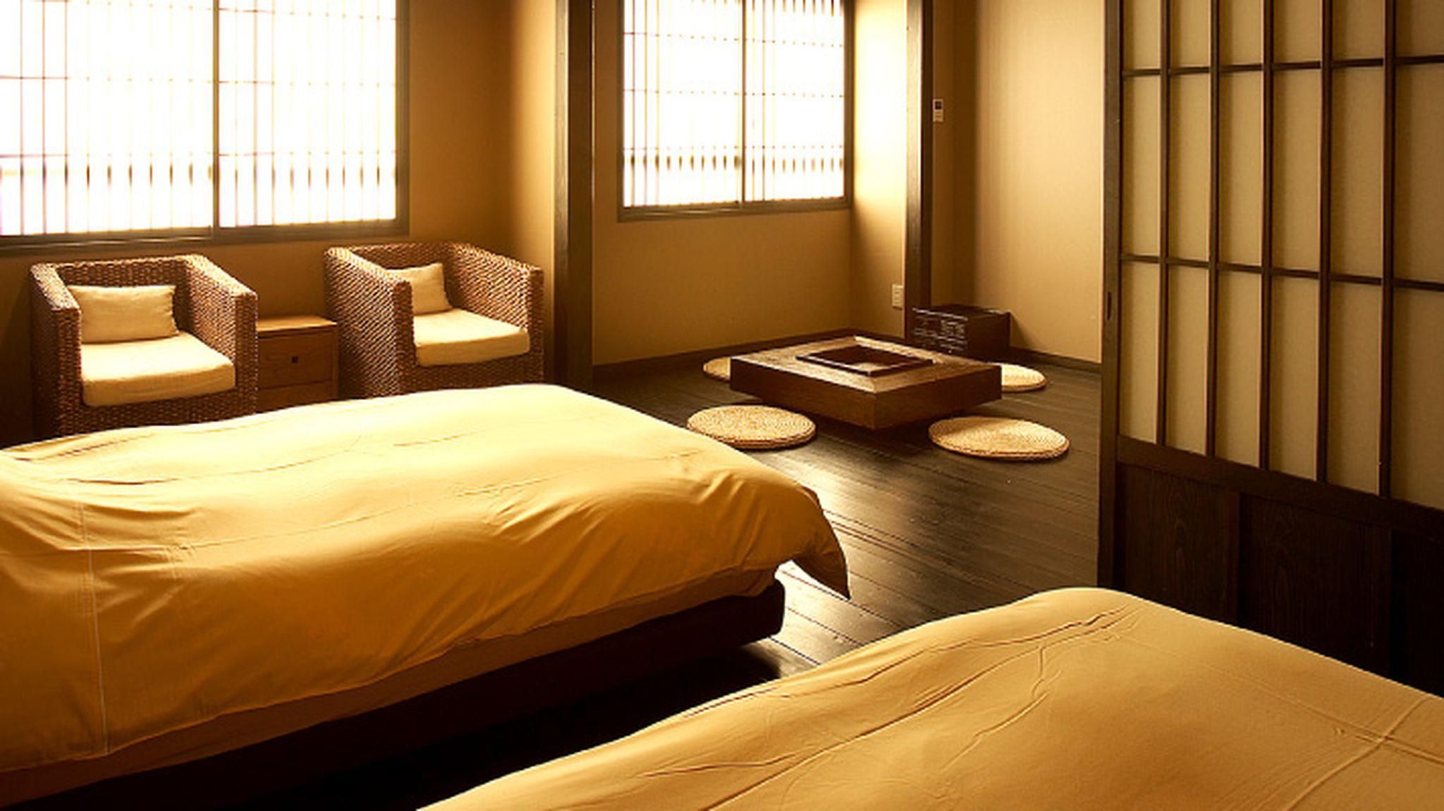 Japanese Western Style Room with Shared Bathroom