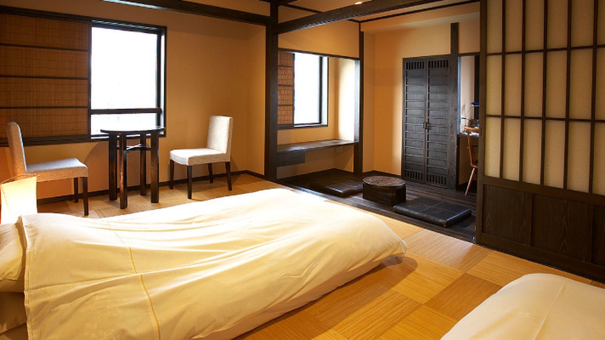 Japanese Western Style Room with Shared Bathroom