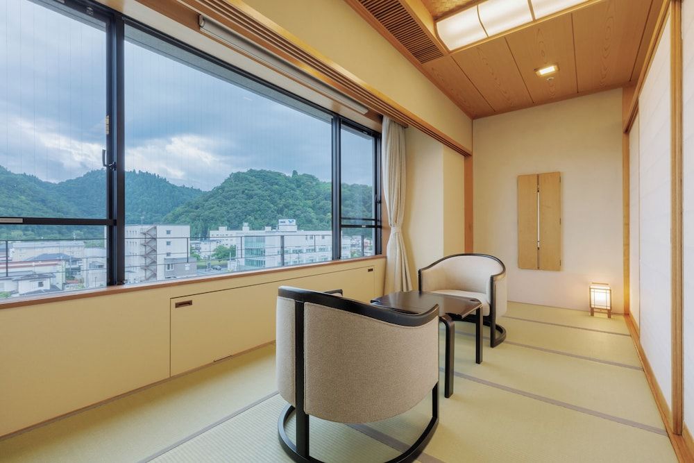 Main Building Traditional Japanese Room [15 Tatami mats + Wide Veranda (6 Tatami mats) + Anteroom (3