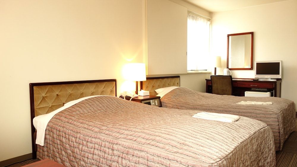 Twin Room, Smoking