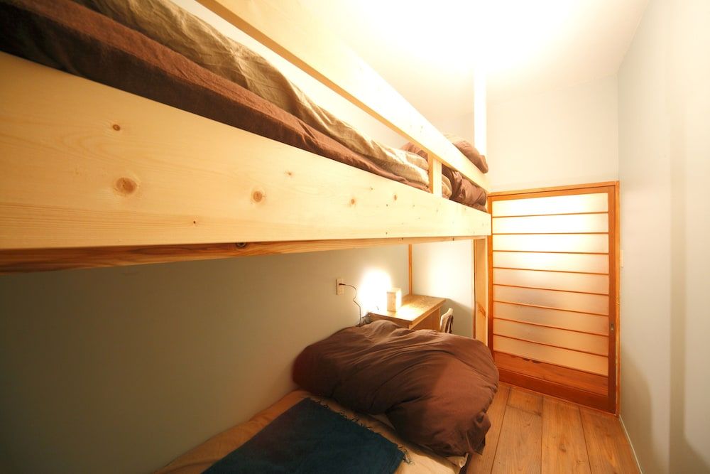Tokyo Hikari Guesthouse - Hostel Twin Room with Bunk Bed
