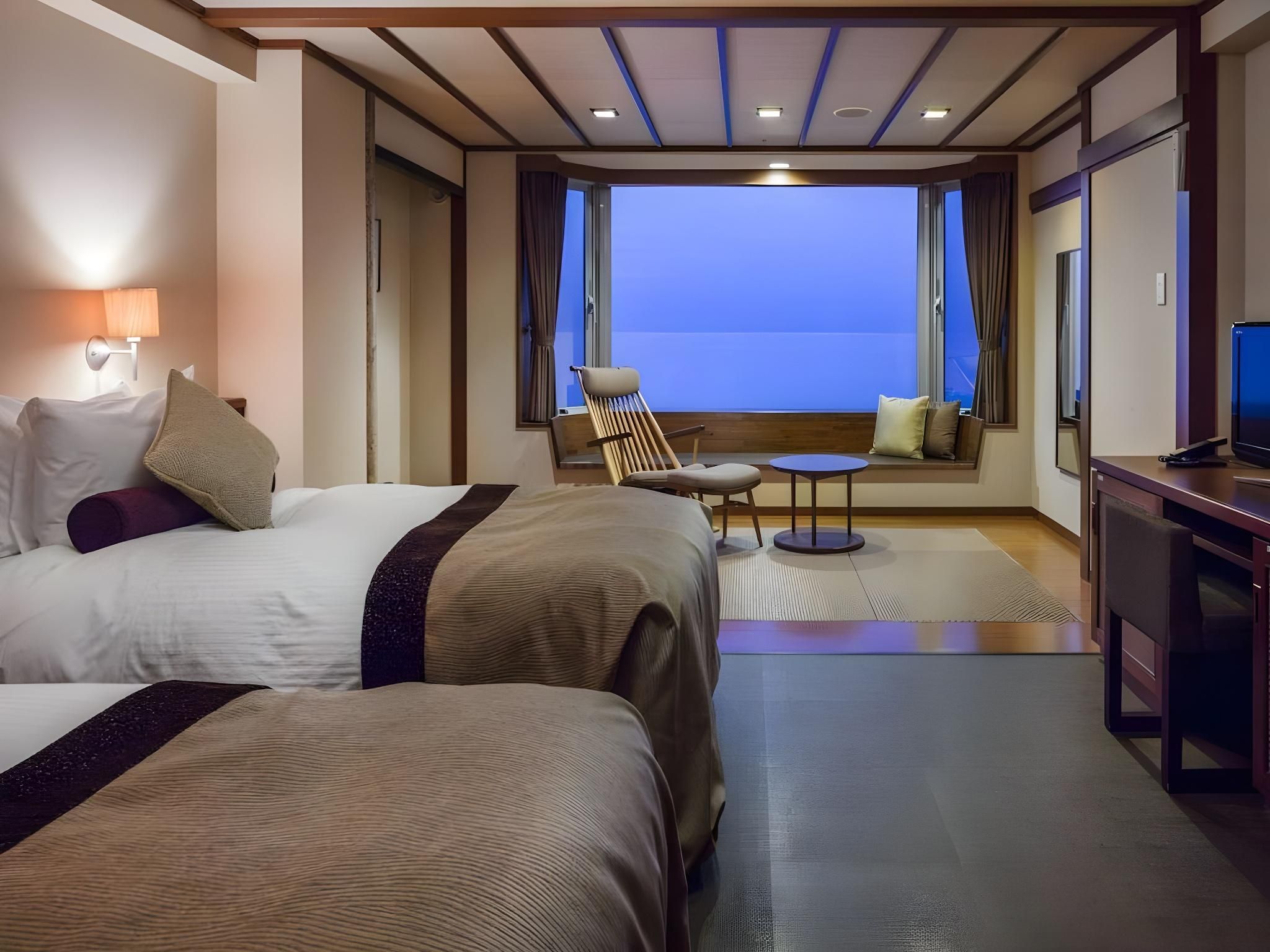 Partial Sea View Twin Room Non-Smoking for3