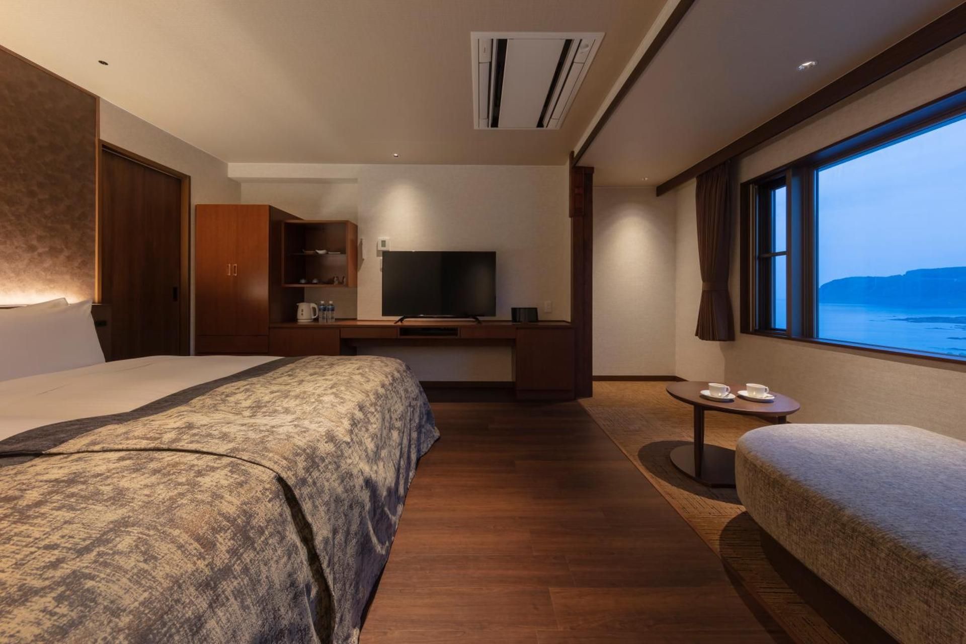 Twin Room with Partial Sea View