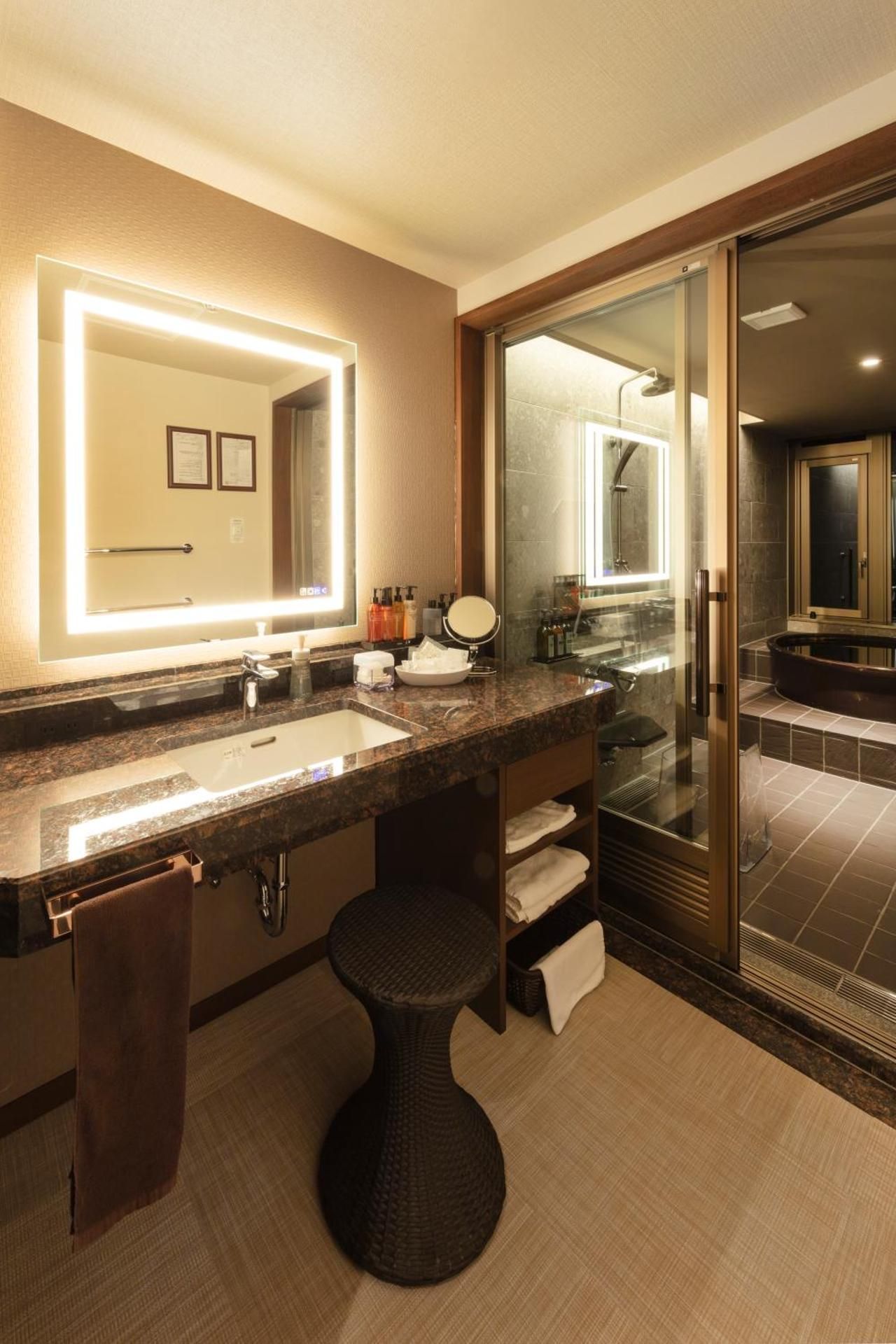Japanese-Style Modern Room with Onsen Bathroom