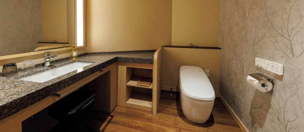 Deluxe Suite, 2 Bedrooms, Balcony, Garden View