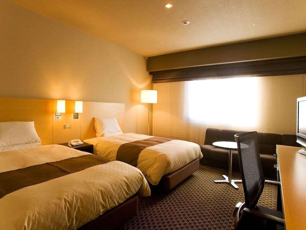 Twin Room, Smoking
