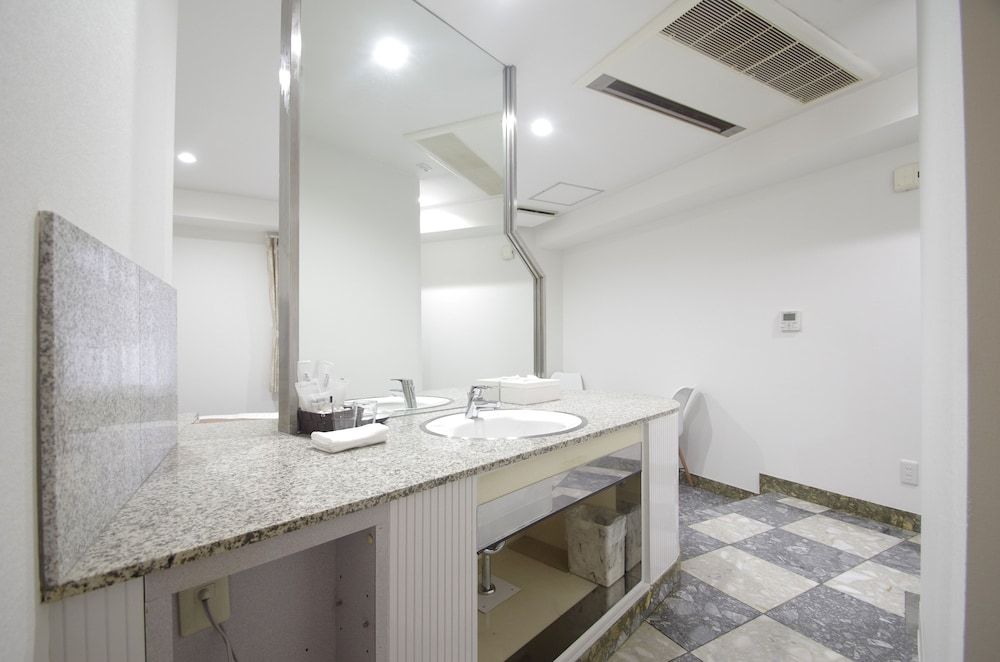 Hotel Imalle Yokohama Isezakicho - Hostel [Fully Flexible] Superior King Room NonSmoking 7