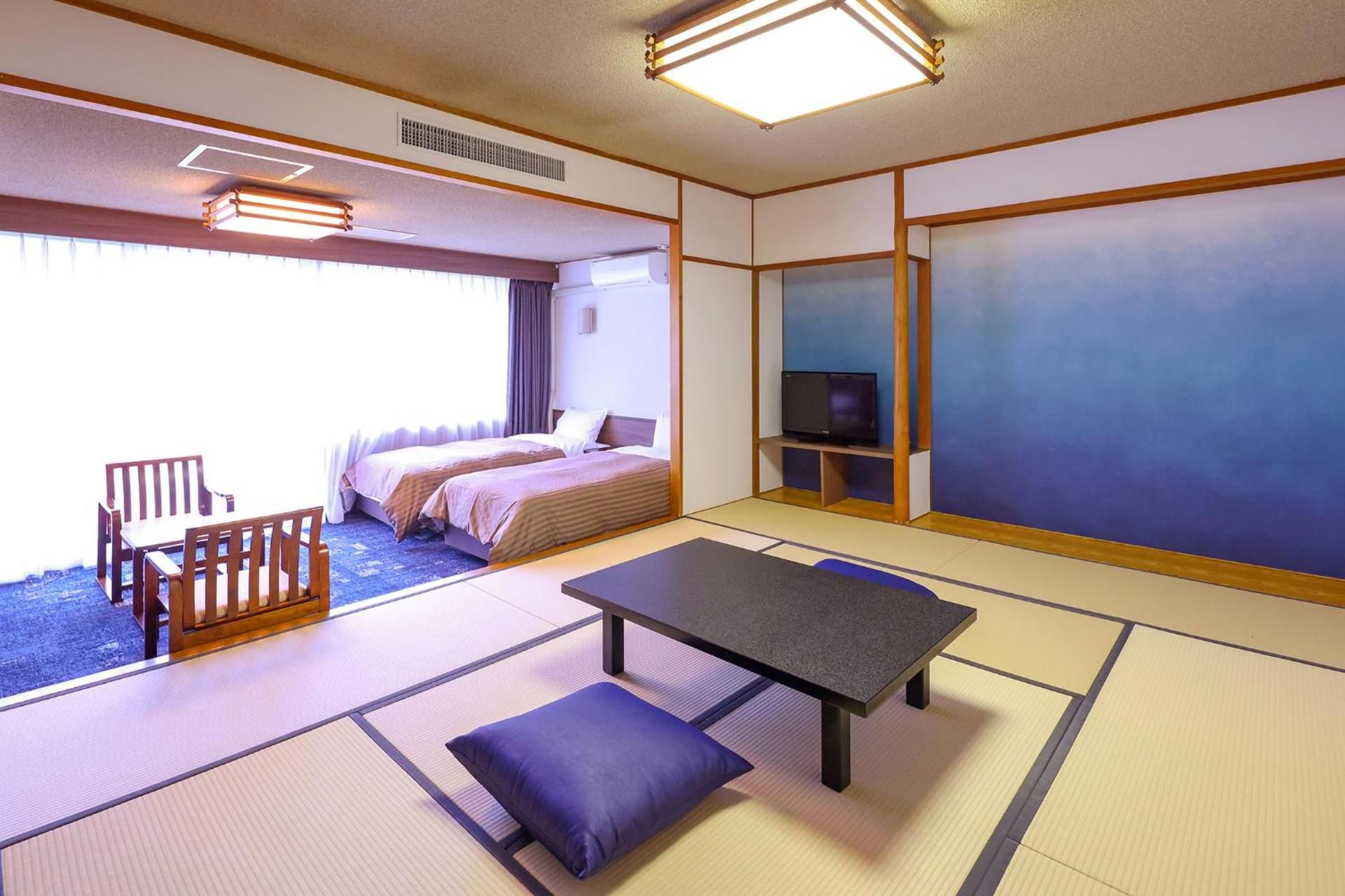 Standard Japanese-Western-Style Room with 10 Tatami and Twin Room, Indoor Bath, Non-Smoking