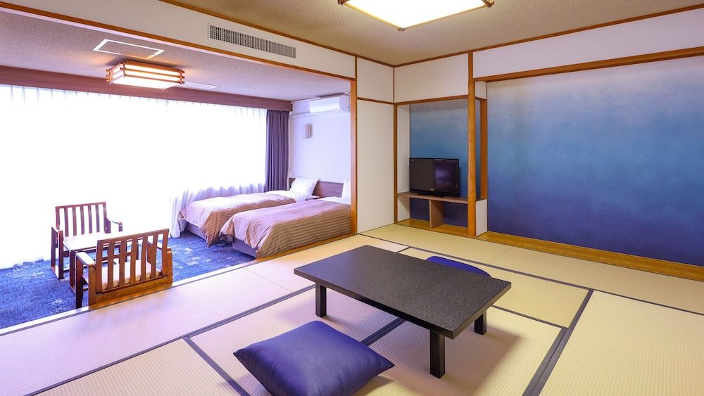 Standard Japanese-Western-Style Twin Room with 10 Tatami Mats - Indoor Bath - Non-Smoking