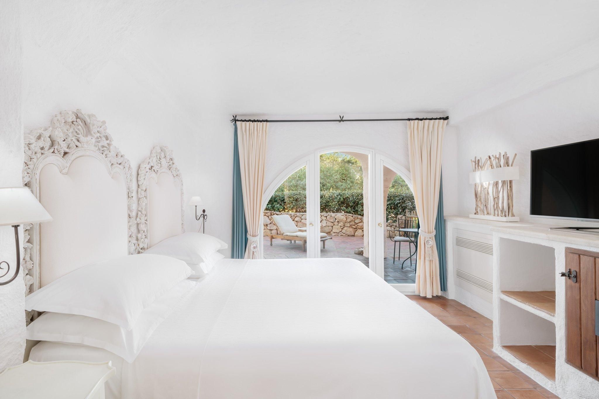 Deluxe Suite, 2 Bedroom Suite, 2 King, Pool or Canal view, Terrace
