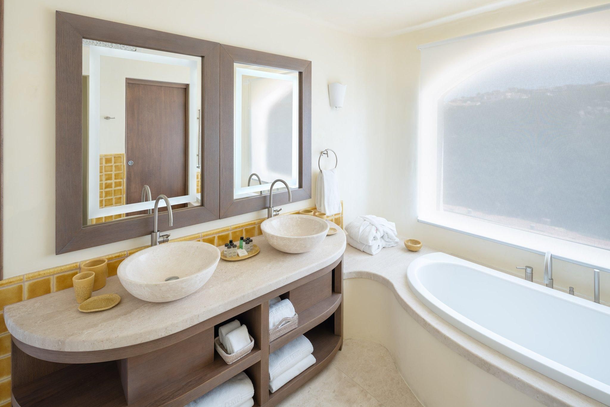 Presidential, 2 Bedroom Suite, Bedroom 1: 2 King, Bedroom 2: 2 Twin, Sea view, Balcony
