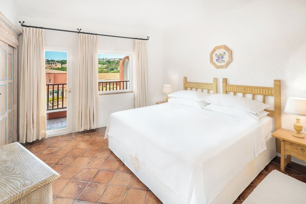 Premium Room, 1 King Bed, Terrace (Poolside)
