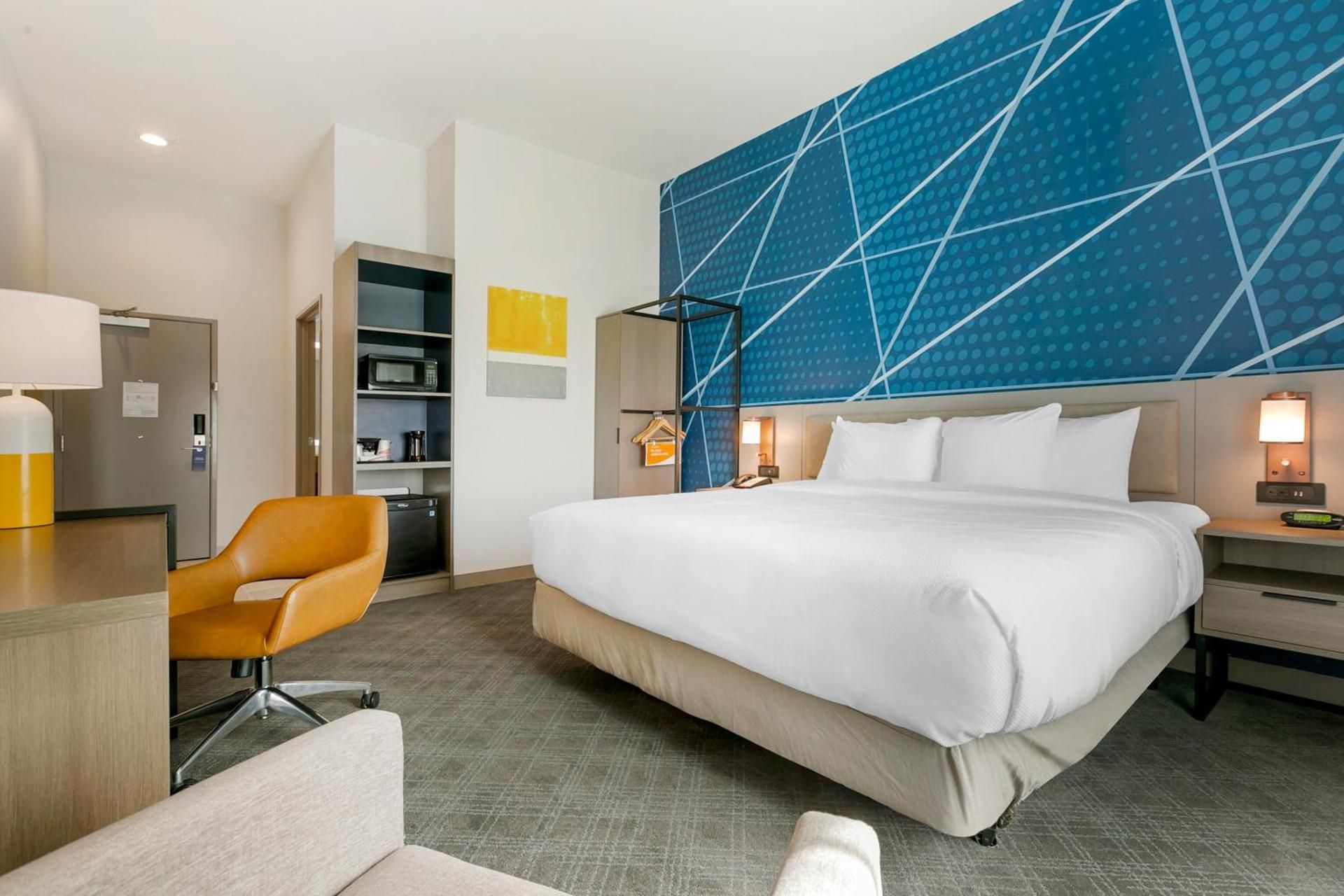 1 King Bed, Nonsmoking, Accessible