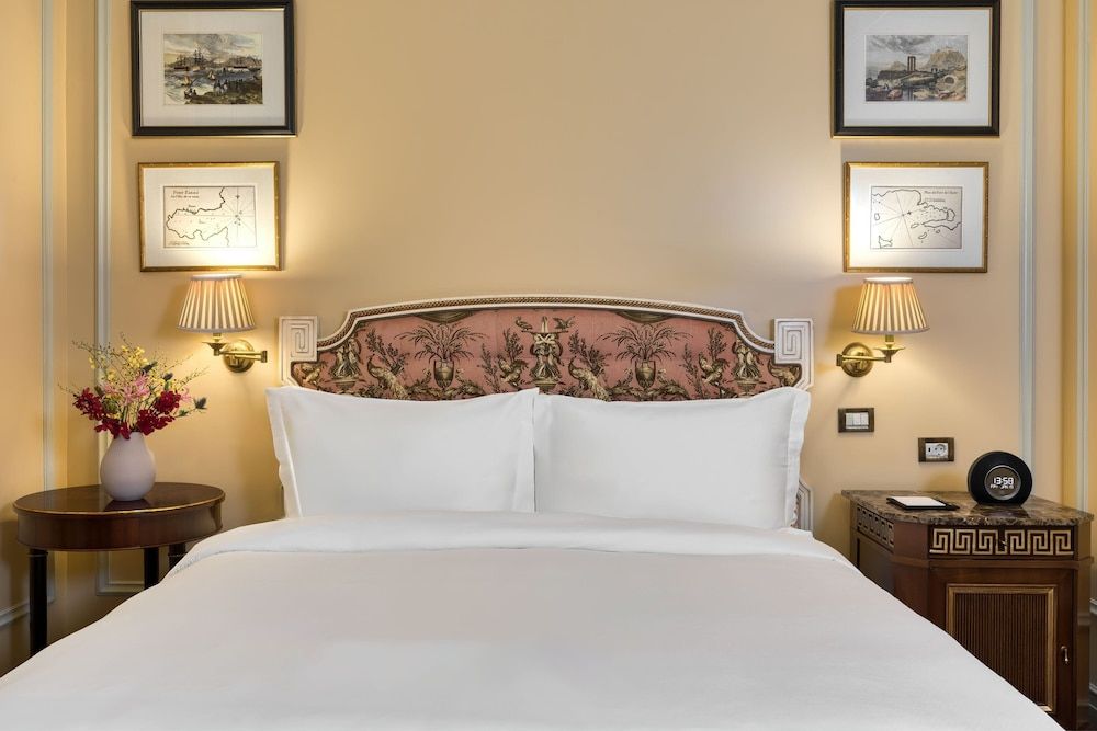 Hotel Grande Bretagne, a Luxury Collection Hotel, Athens Deluxe Room, 1 King Bed, Non Smoking, City View 3