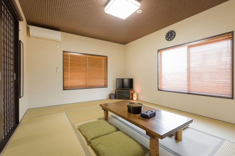 Main Building Japanese Style Room, 5 Single Size Futon (Shared Bathroom)
