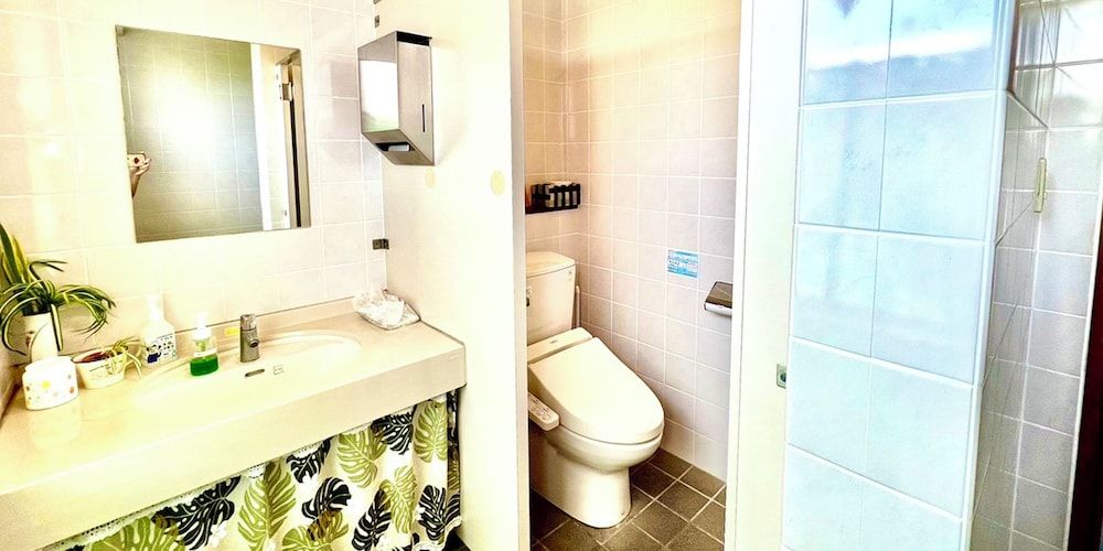 Wide Double Room, Smoking