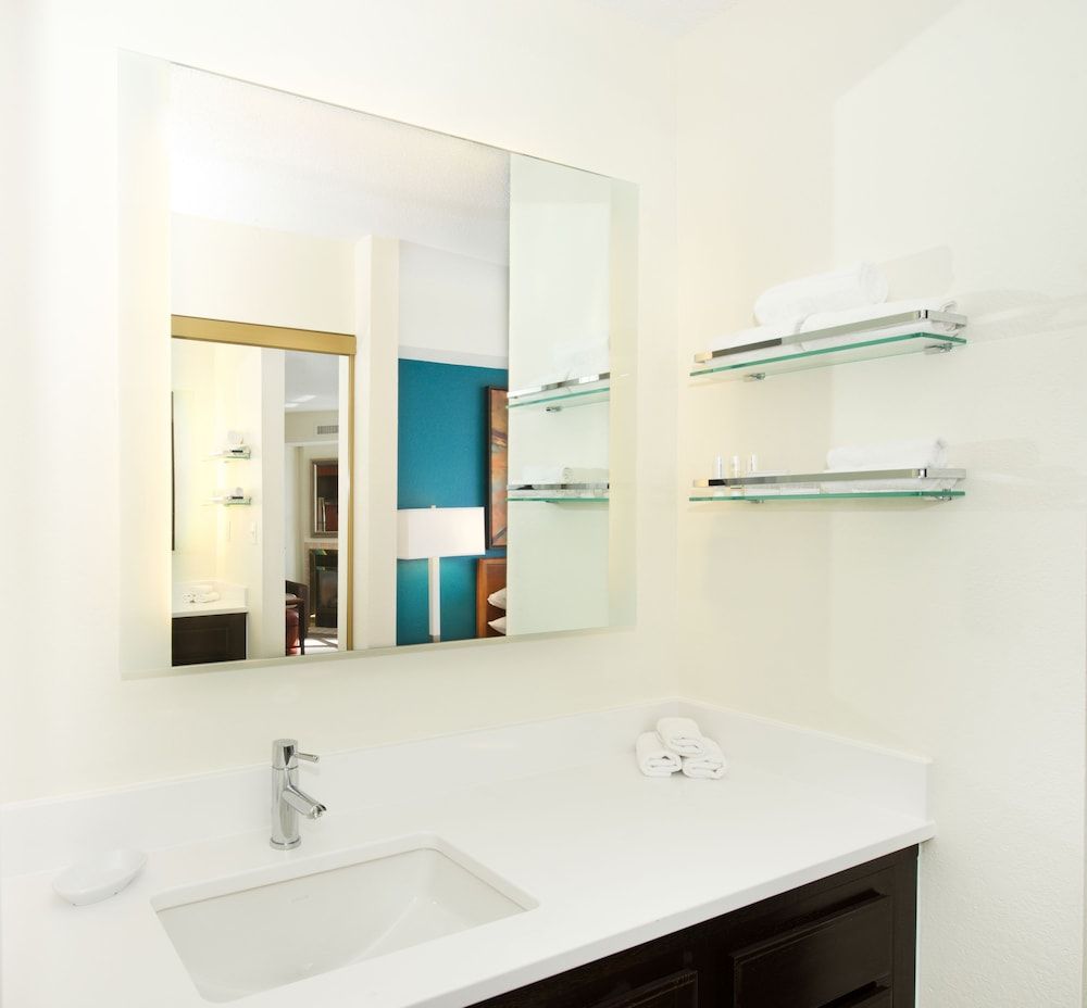 Suite, 2 Bedrooms (Mobility Accessible, Tub)
