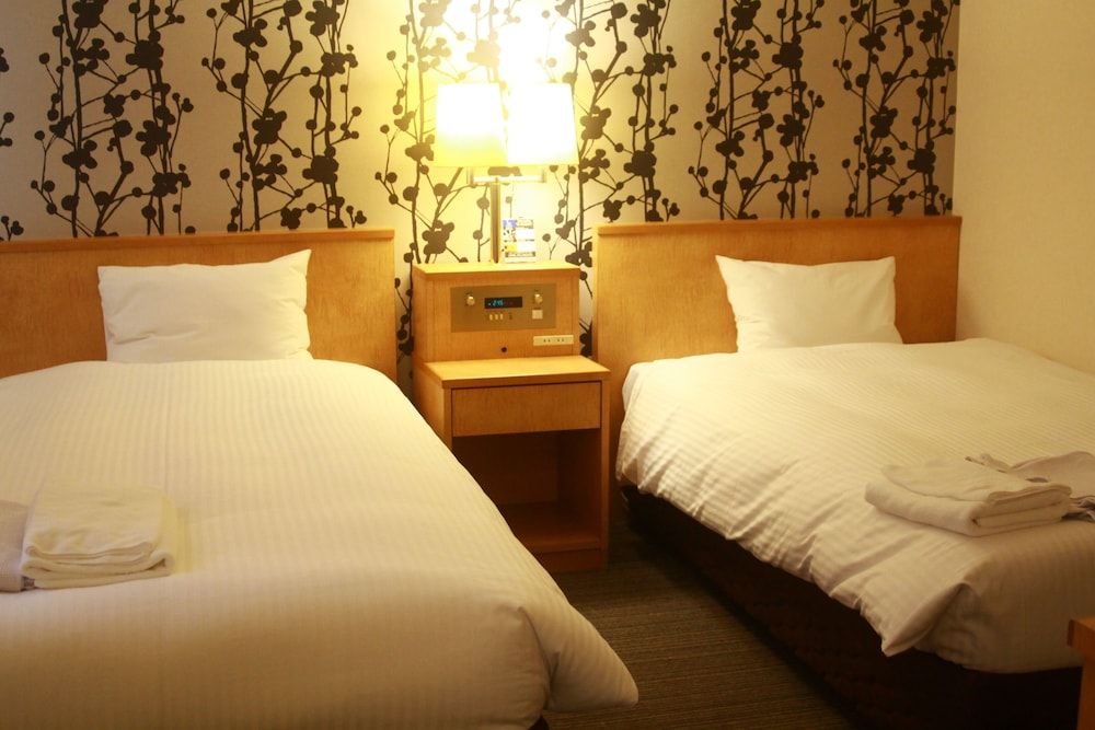 Twin Room, Smoking