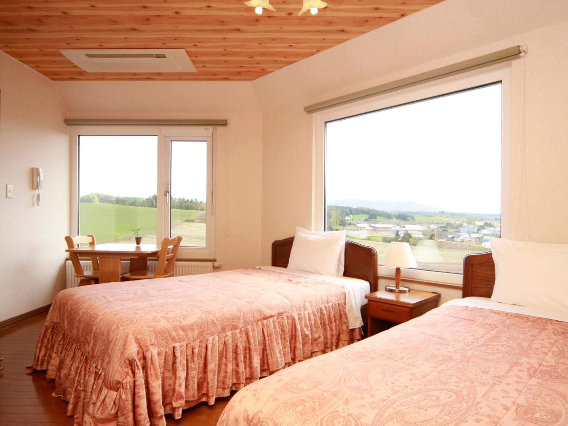 Deluxe Twin Room with Mountain View and Shared Bathroom - Non-Smoking
