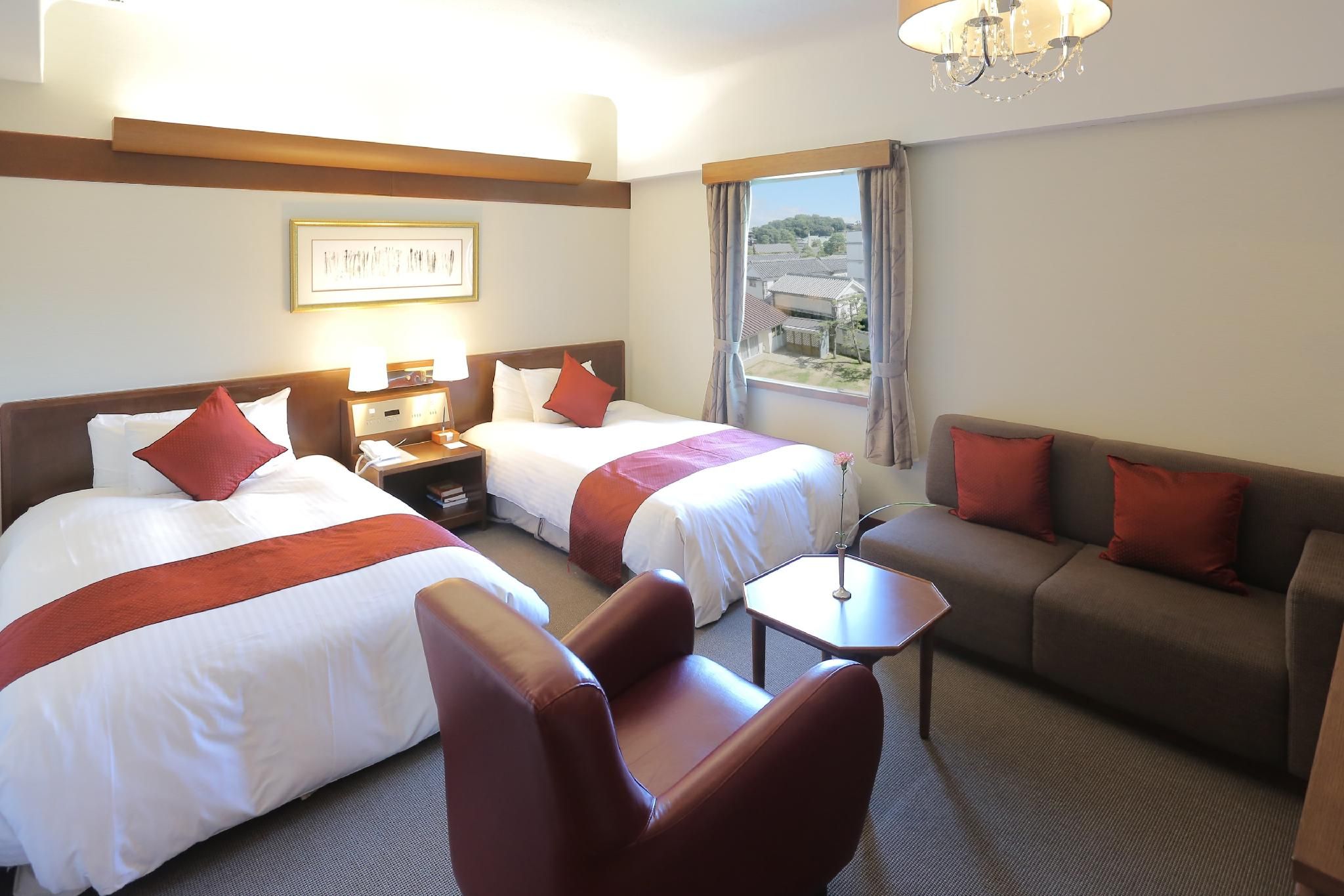 Deluxe Corner Room