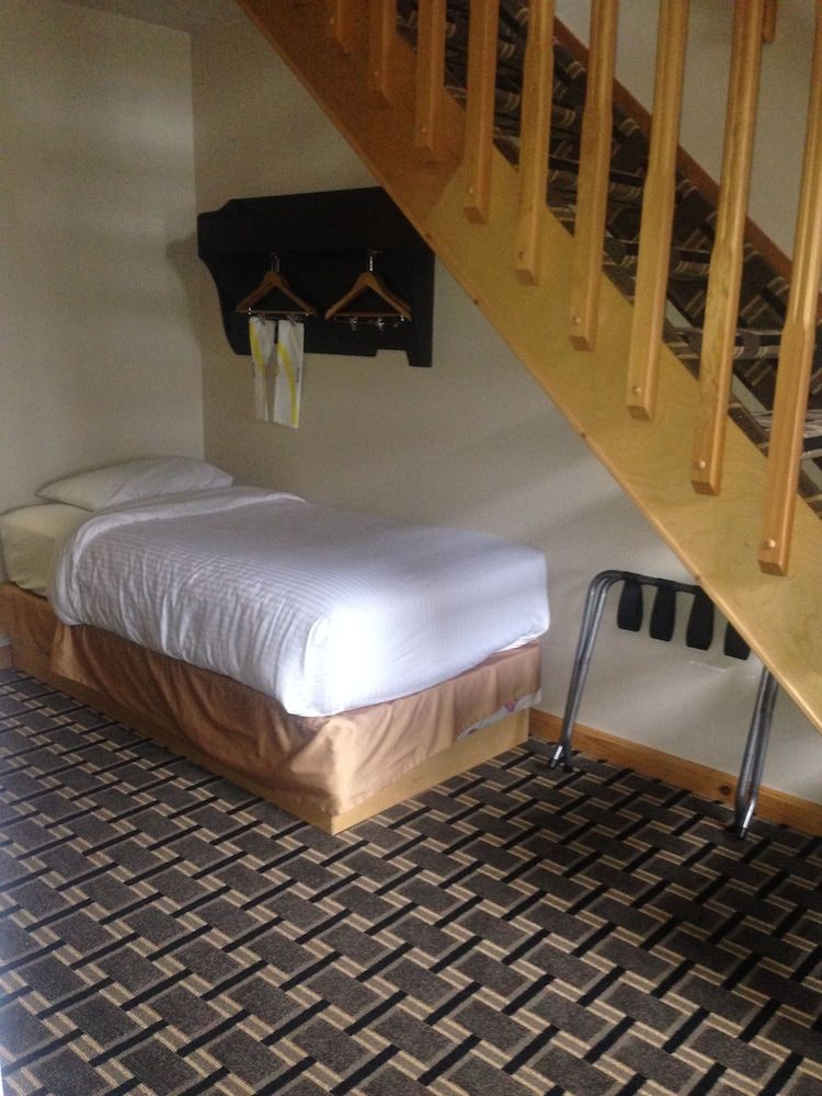 Loft Suite, 2 Queen Beds, 1 Twin Bed, Kitchenette, Non Smoking