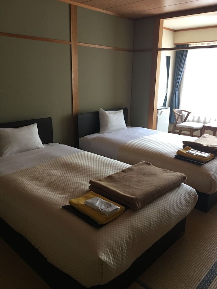 Standard Twin Room (Shared Bathroom)