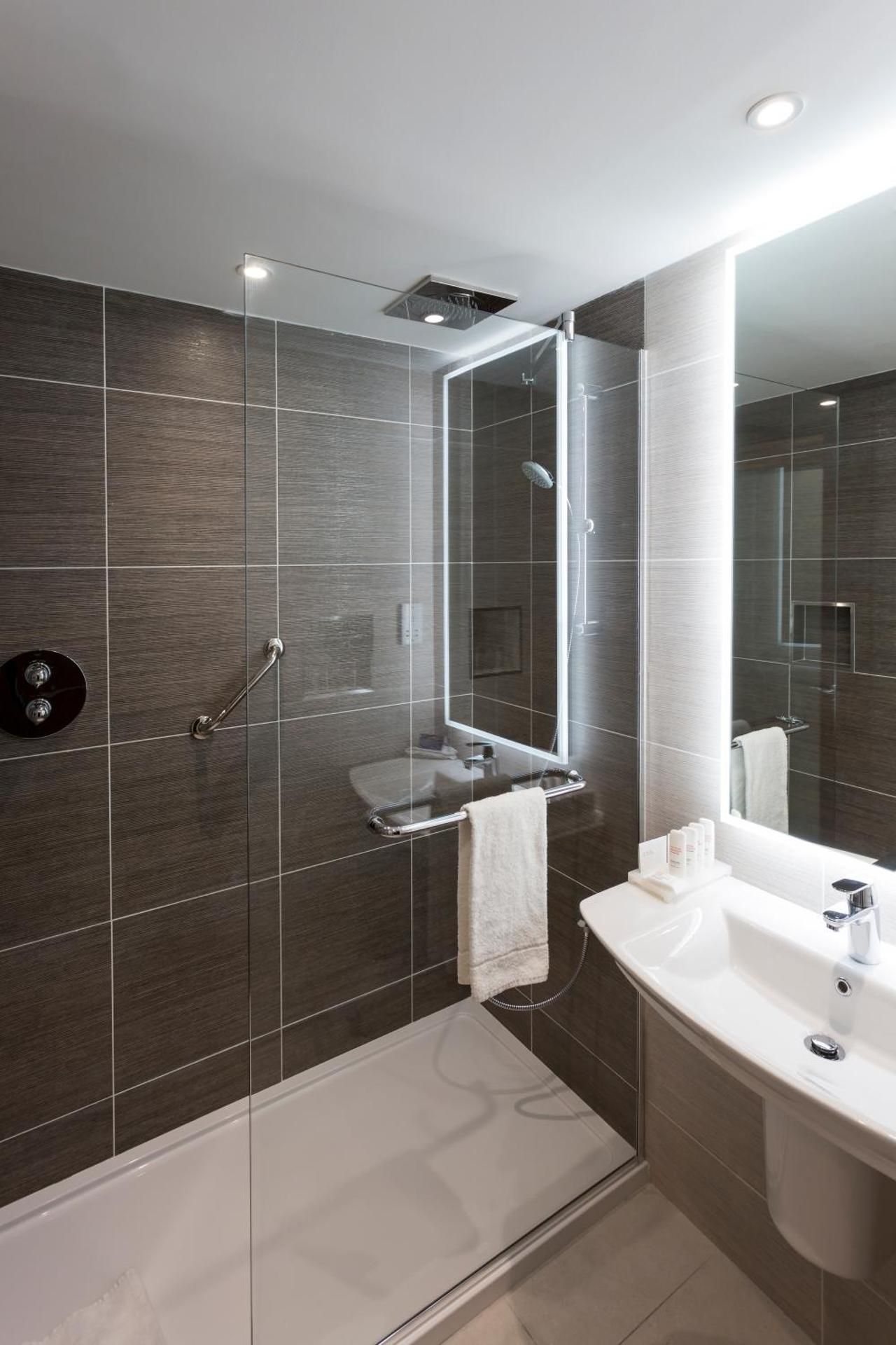 Clayton Hotel Dublin Airport Central Deluxe Double Room 6