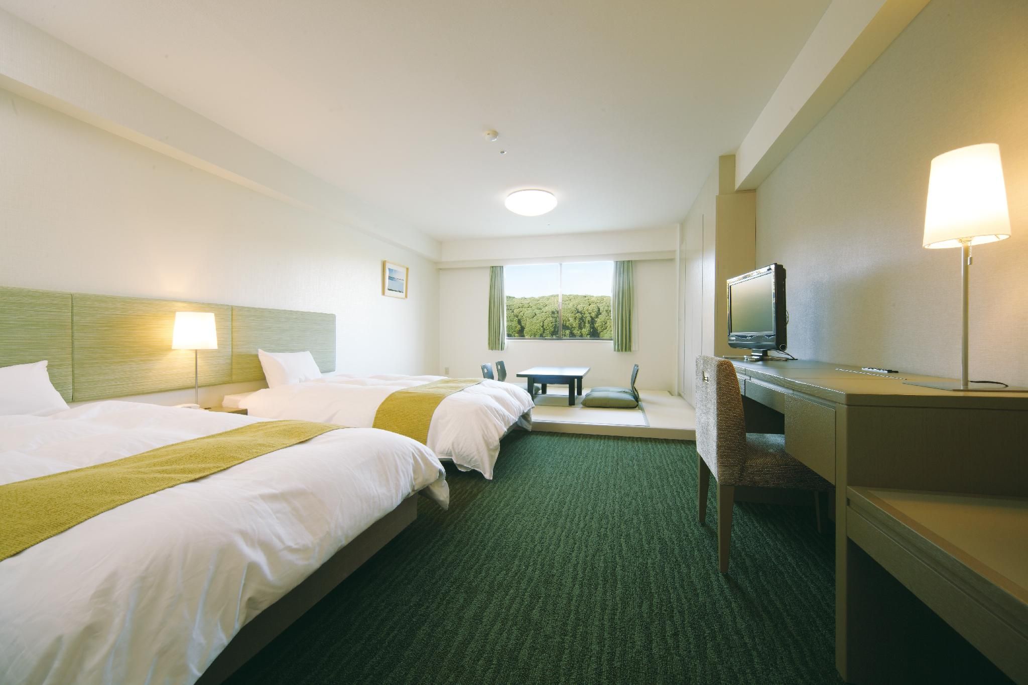 Classic Japanese-Western style, 2 single beds, Forest view.