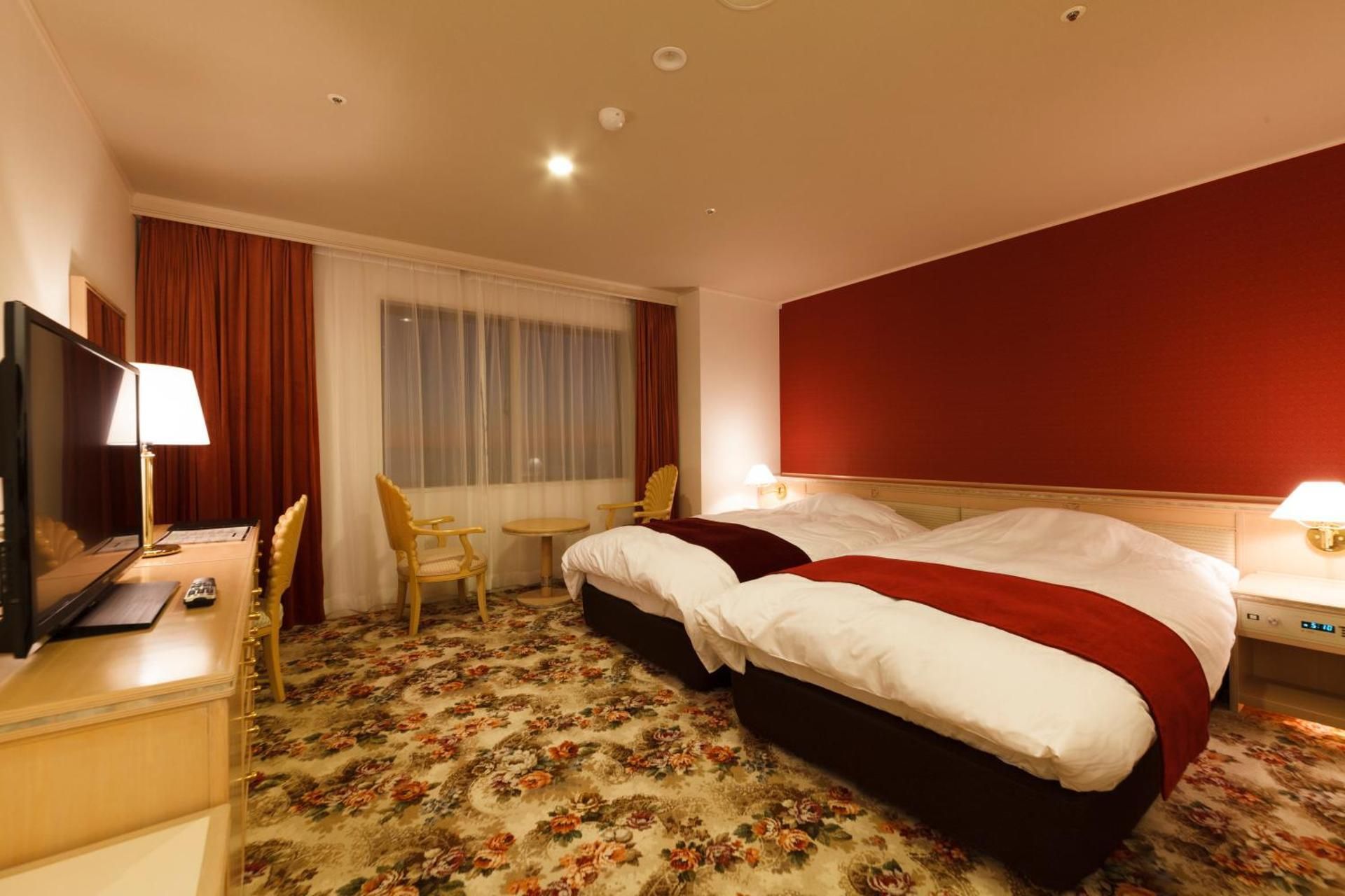 Deluxe Suite with Four Single Beds and Ocean View