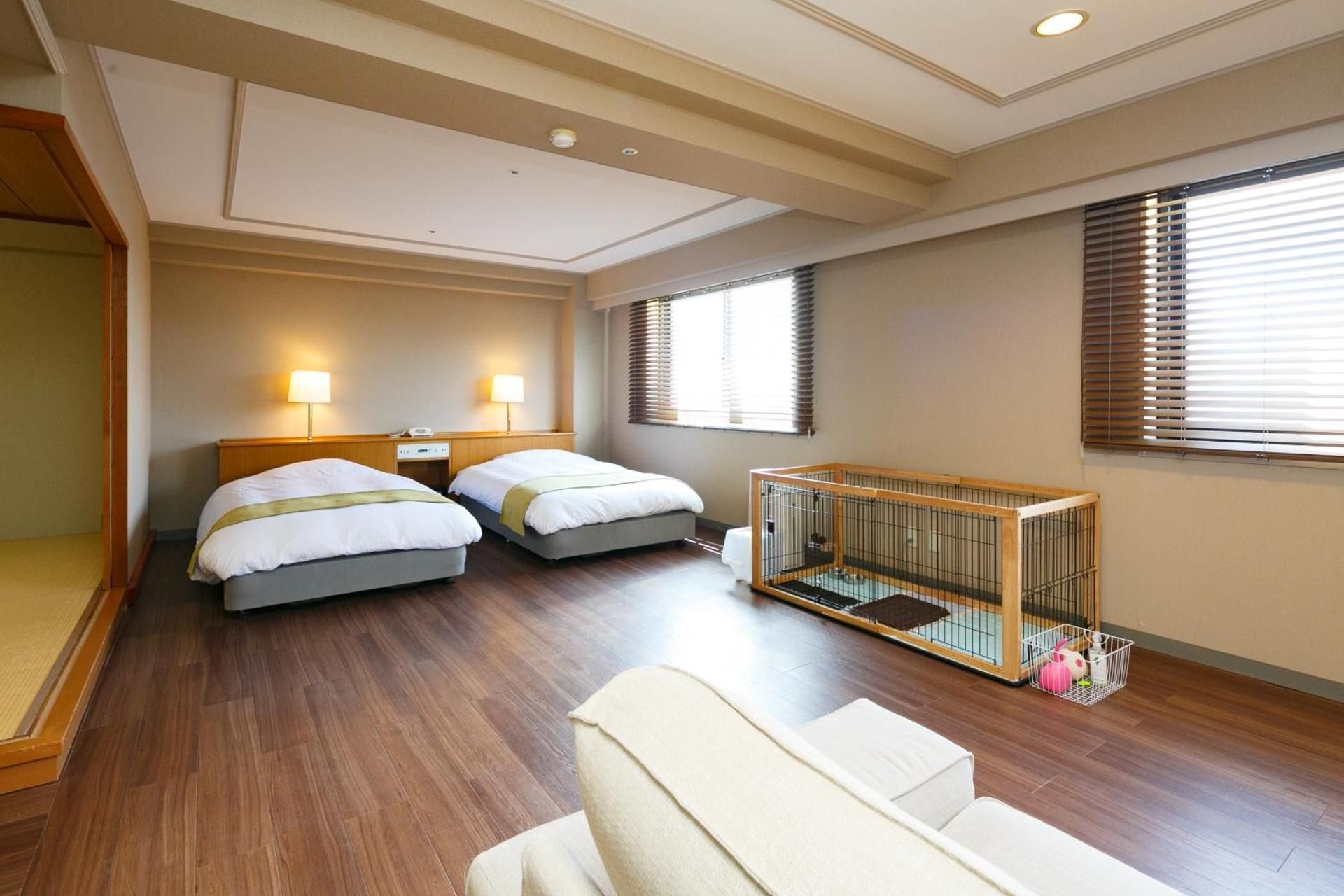 Standard Suite Japanese-Western Style with Two Single Beds and Ocean View - Dog Friendly