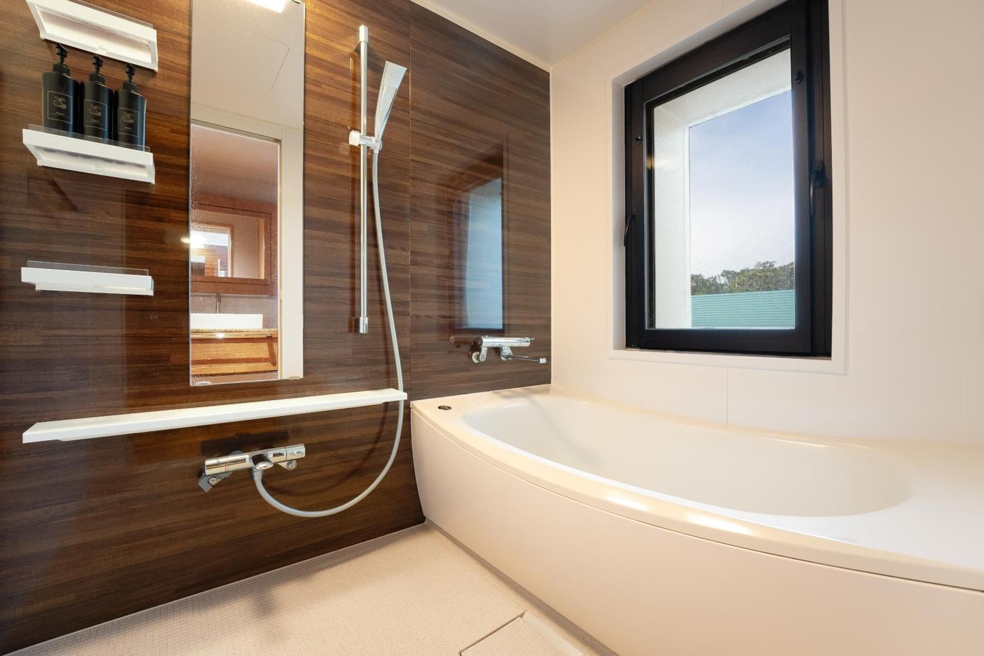Junior Suite with 2 single beds, Forest view.