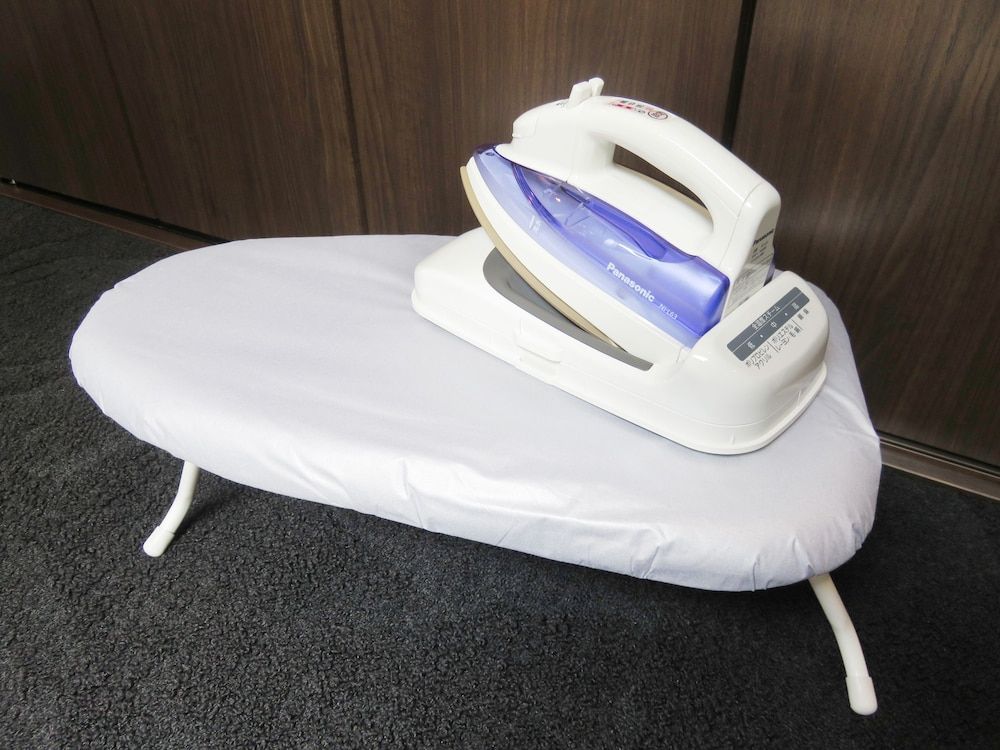 Iron/Ironing Board